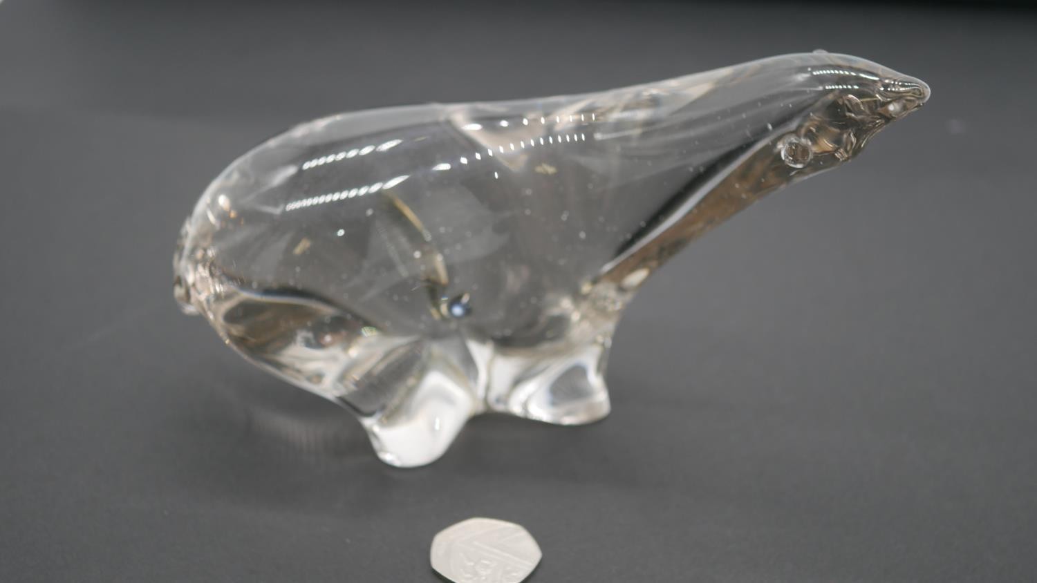 A Målerås Swedish clear Art Glass figure of a polar bear with etched maker's mark. H.13 W.20cm - Image 2 of 4