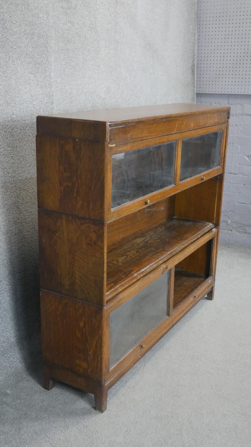 A mid century oak sectional bookcase with glazed sliding doors. Each part breaks down and is flat - Image 5 of 5