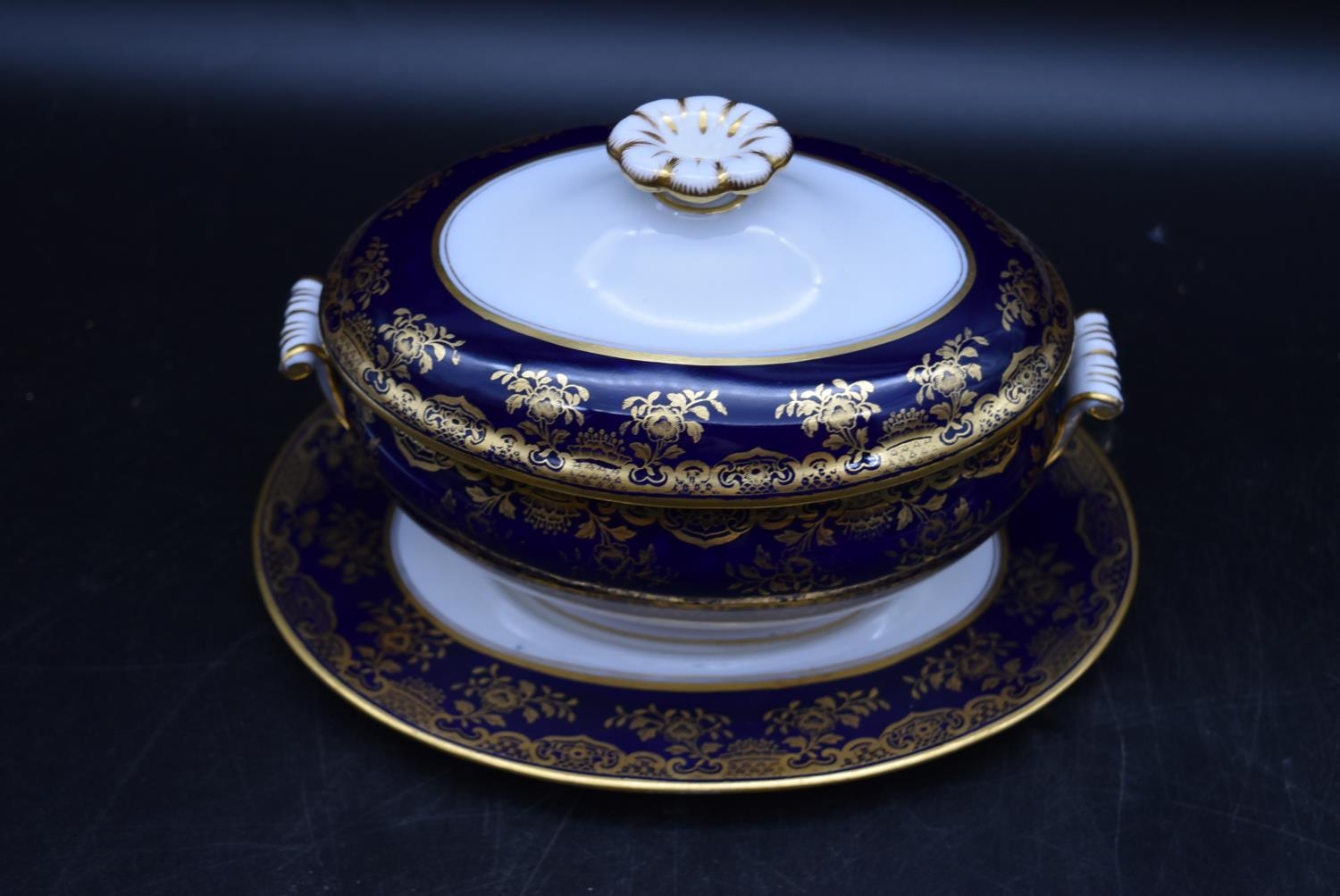 A Wedgwood gilded stylised foliate design part dinner service. Including 9 plates, 8 small plates, 4 - Image 3 of 21