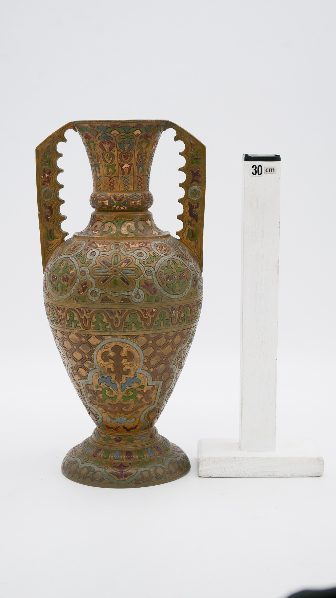 An Oriental gilt metal enamelled twin handled vase. Decorated with a stylised floral and foliate - Image 2 of 5