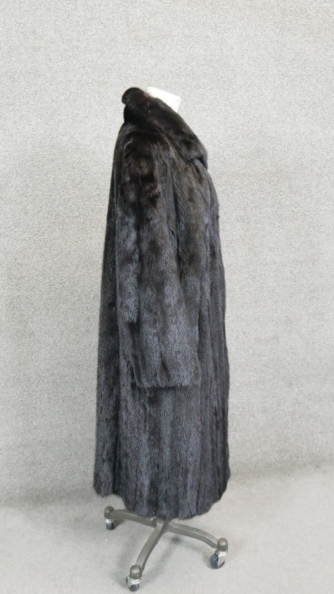 A vintage silk lined black mink full length coat. Size M/L. - Image 2 of 6