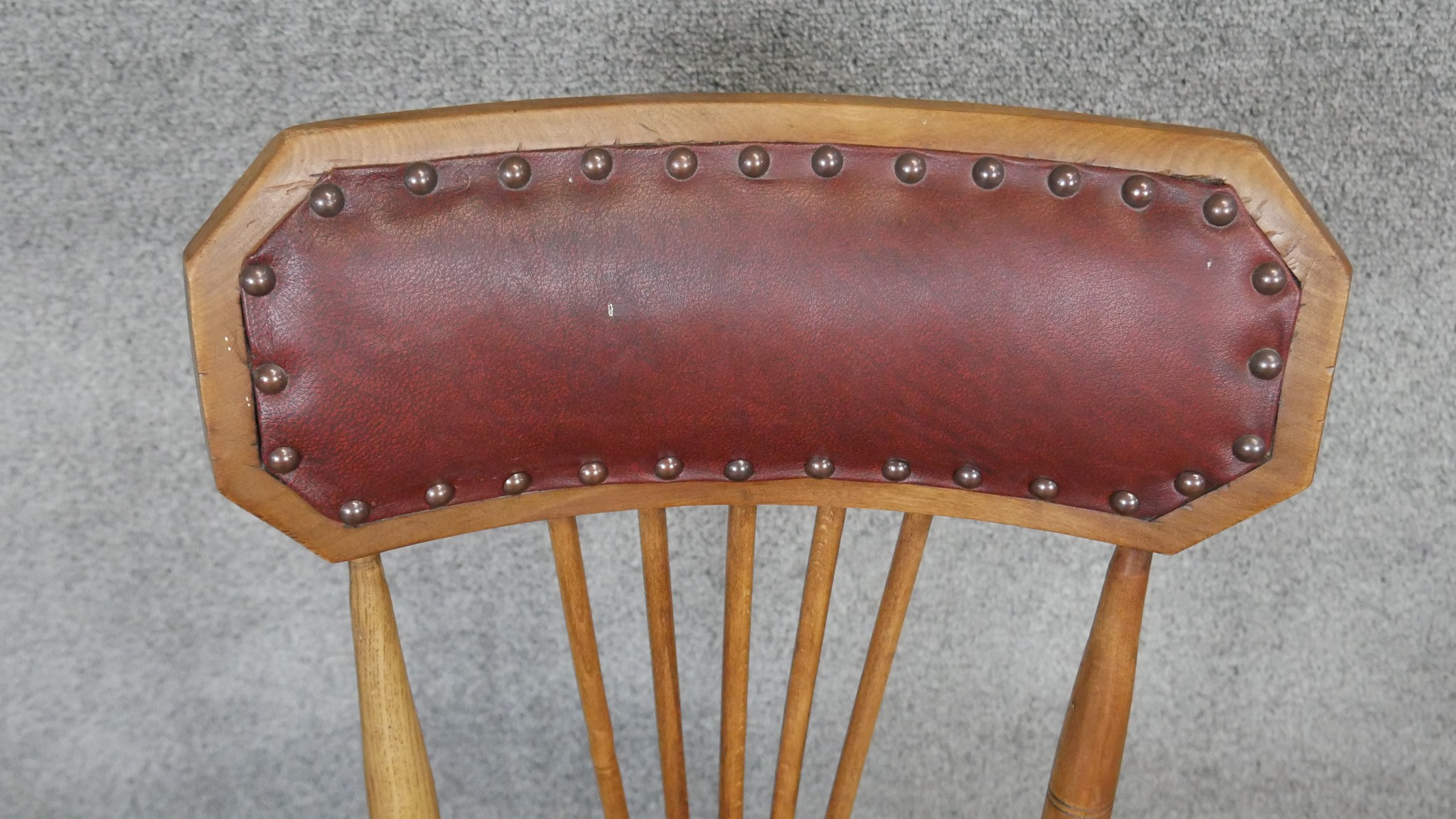 A pair of late 19th century oak stick back chairs. - Image 4 of 4