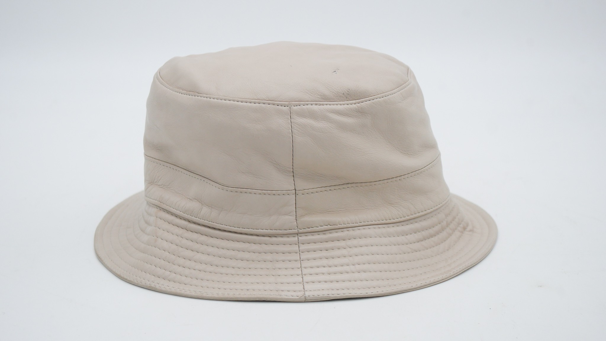 Chapeaux Motsch X Hermès cream leather bucket hat with linen lining. Label to the inside. Diam.25cm - Image 3 of 6