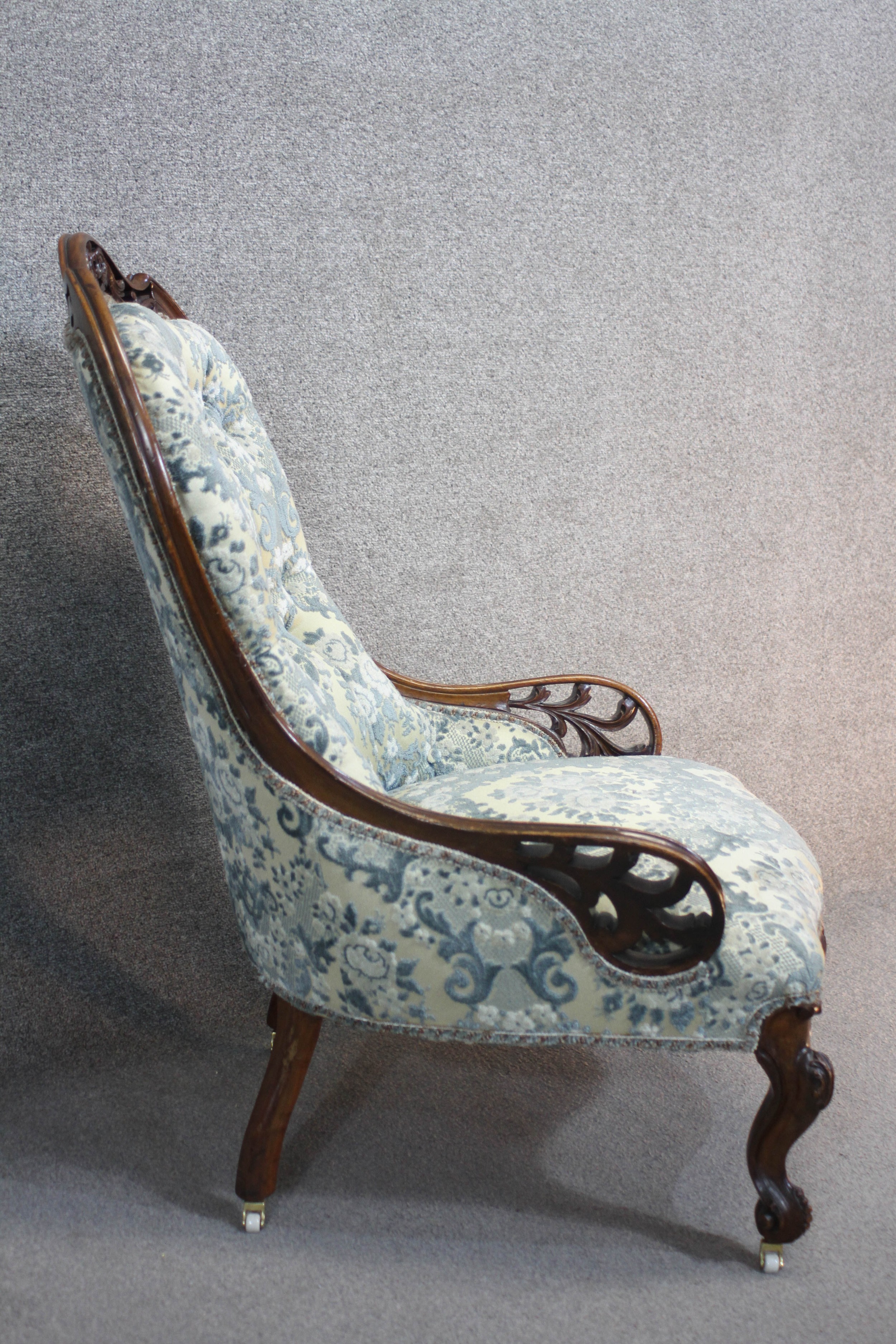 A Victorian rosewood carved frame nursing chair in buttoned upholstery on cabriole supports. - Image 4 of 4