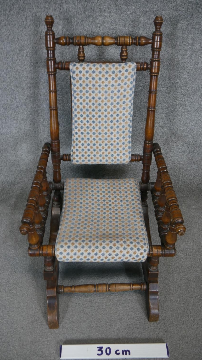 A 19th century American style child's rocking chair. H.70 W.40 D.40cm - Image 2 of 3