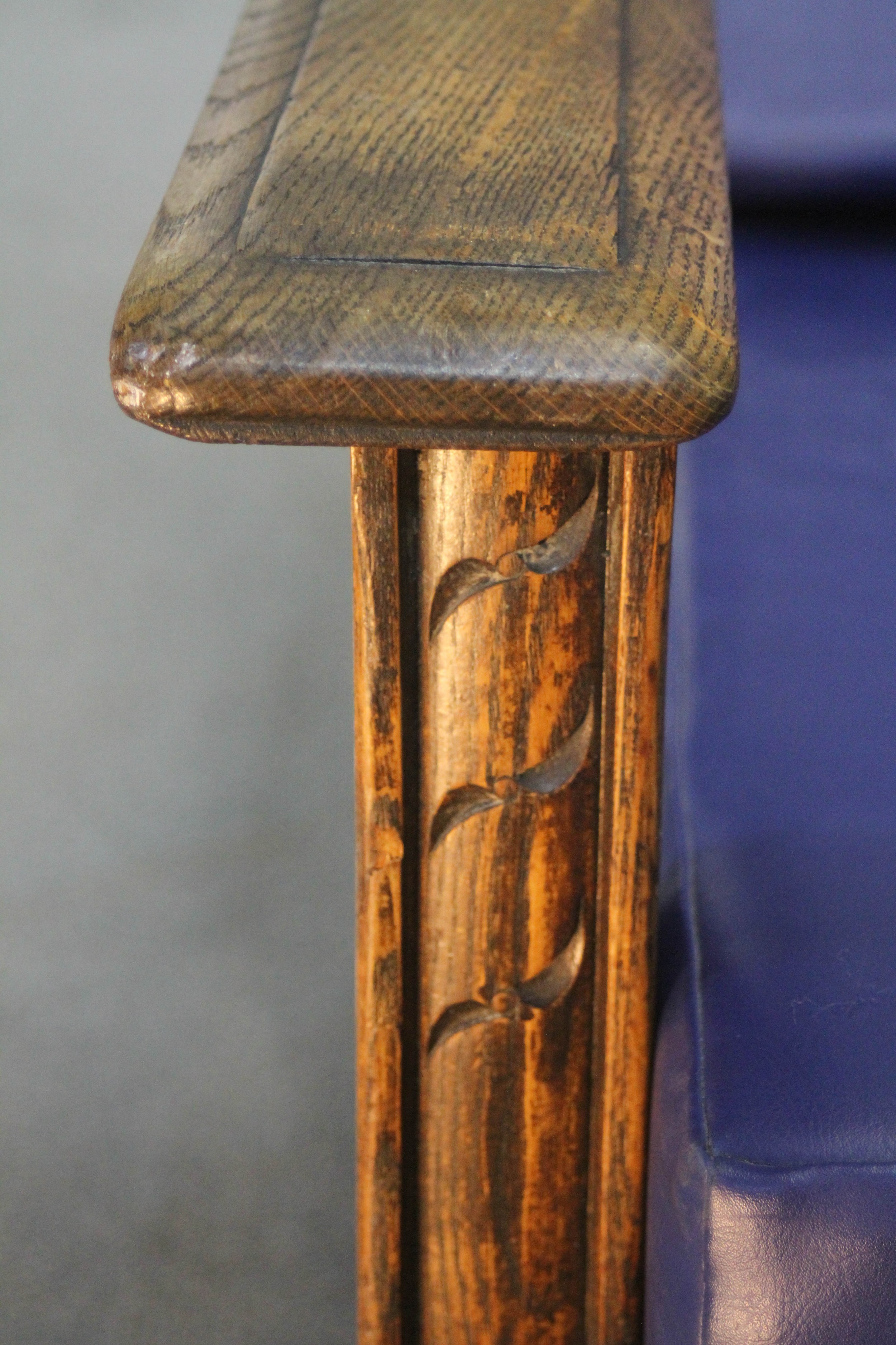 A pair of vintage oak framed Ercol armchairs. - Image 5 of 6