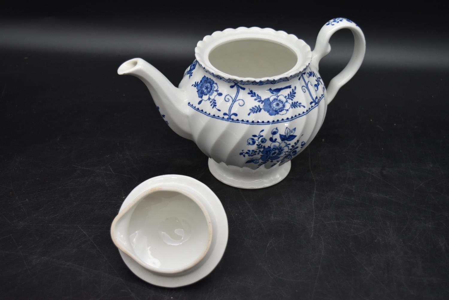 A Johnson Brothers 'Indies' design original stamped teapot along with a white unmarked teapot and - Image 4 of 16