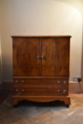 A Georgian style yew wood TV or HiFi cabinet. H.95 W.78 D.45cm