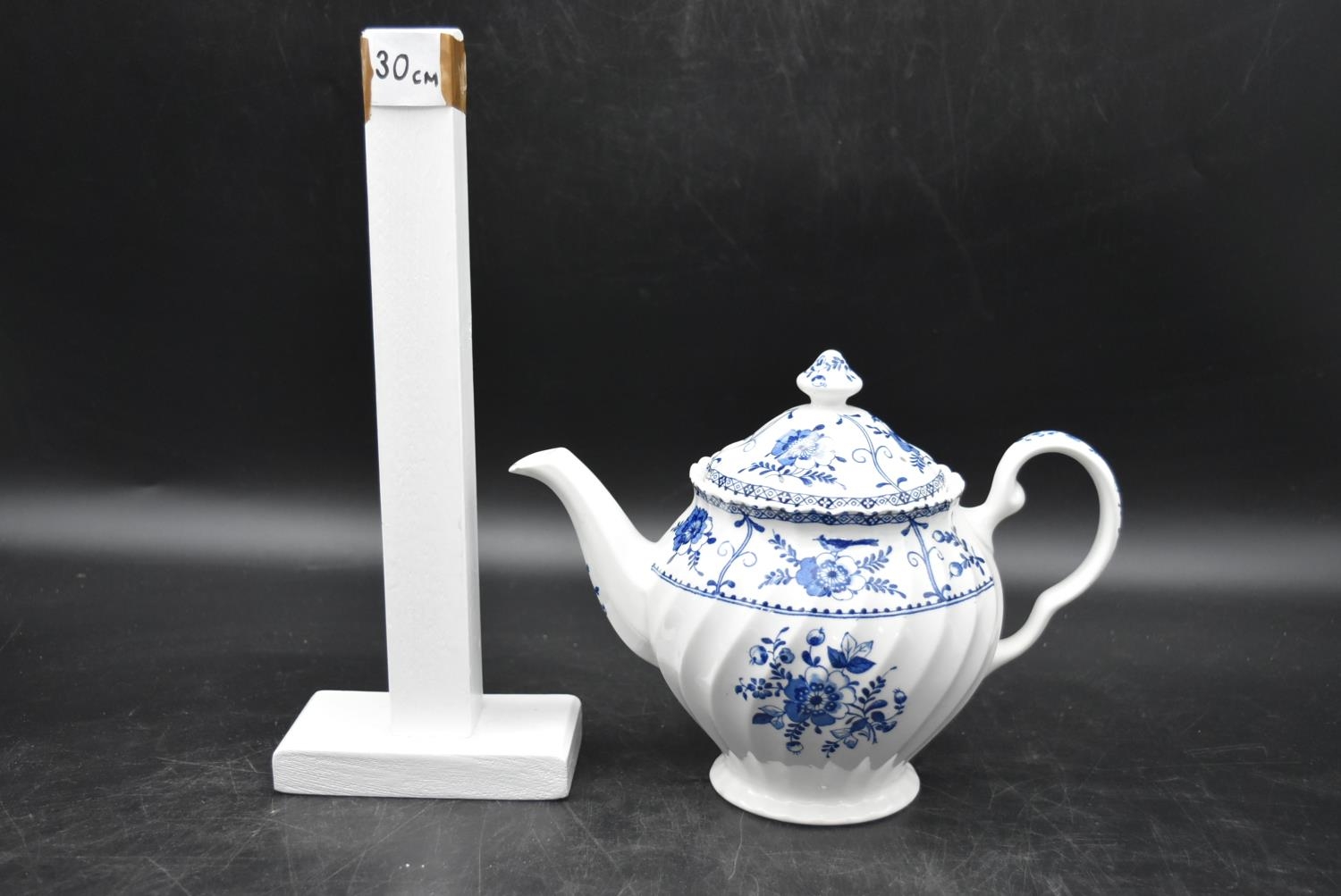 A Johnson Brothers 'Indies' design original stamped teapot along with a white unmarked teapot and - Image 16 of 16