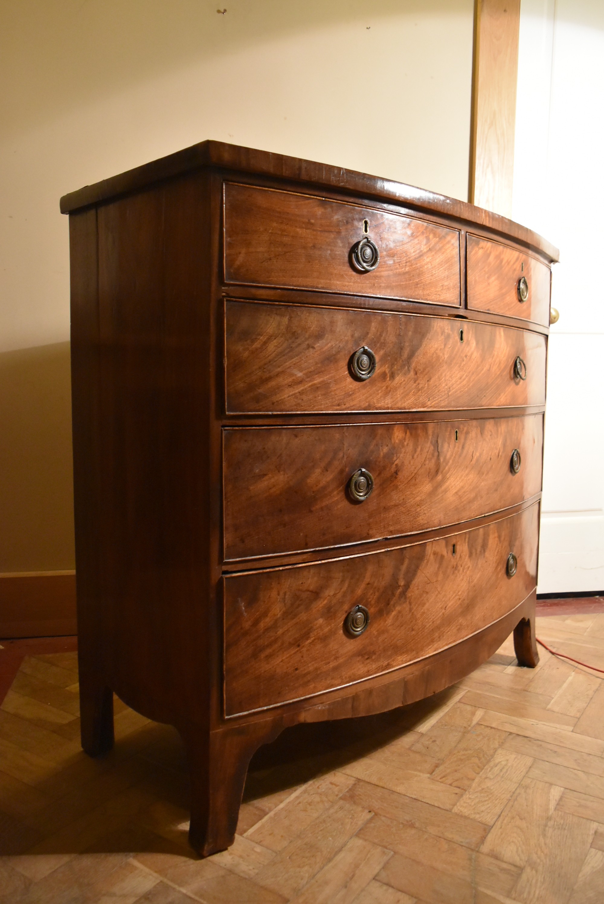 A Georgian flame mahogany bow fronted chest on swept bracket supports., H.107 W.109 D.52cm - Image 2 of 7