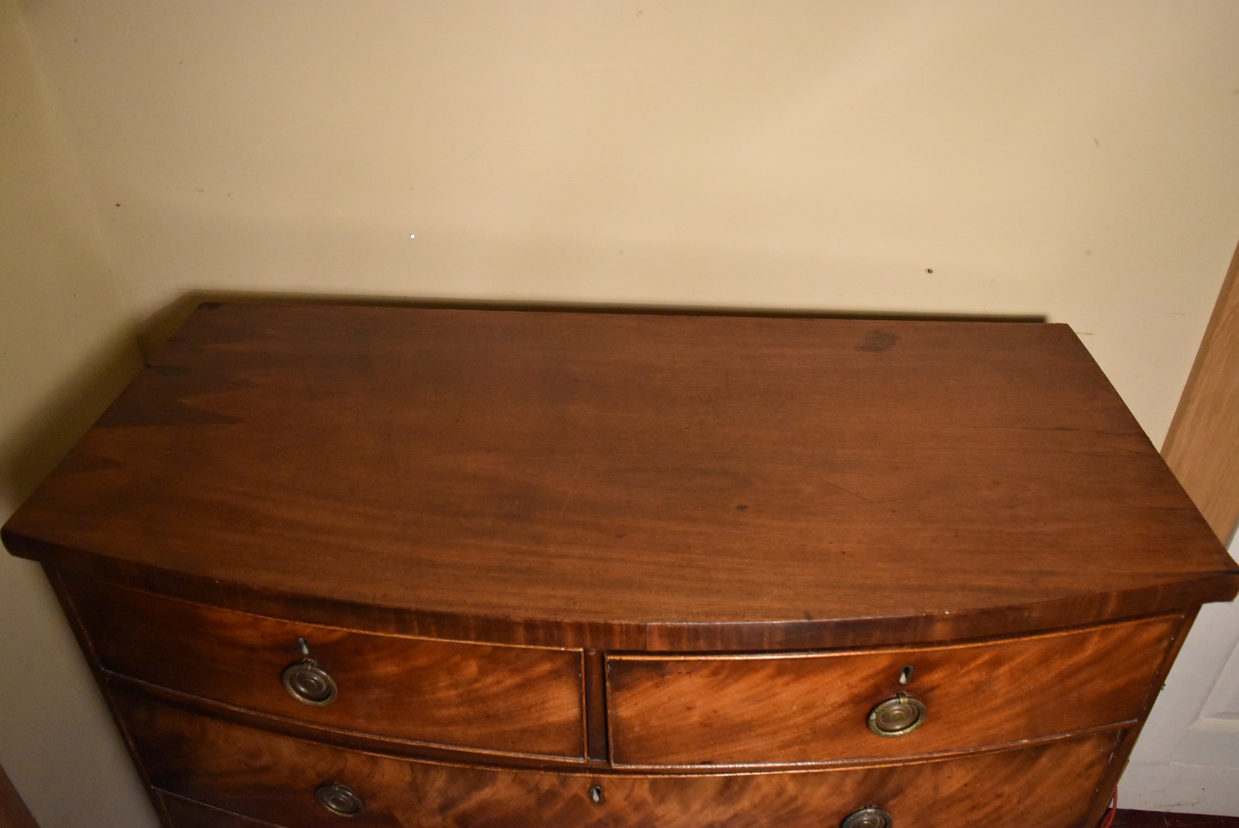 A Georgian flame mahogany bow fronted chest on swept bracket supports., H.107 W.109 D.52cm - Image 3 of 7