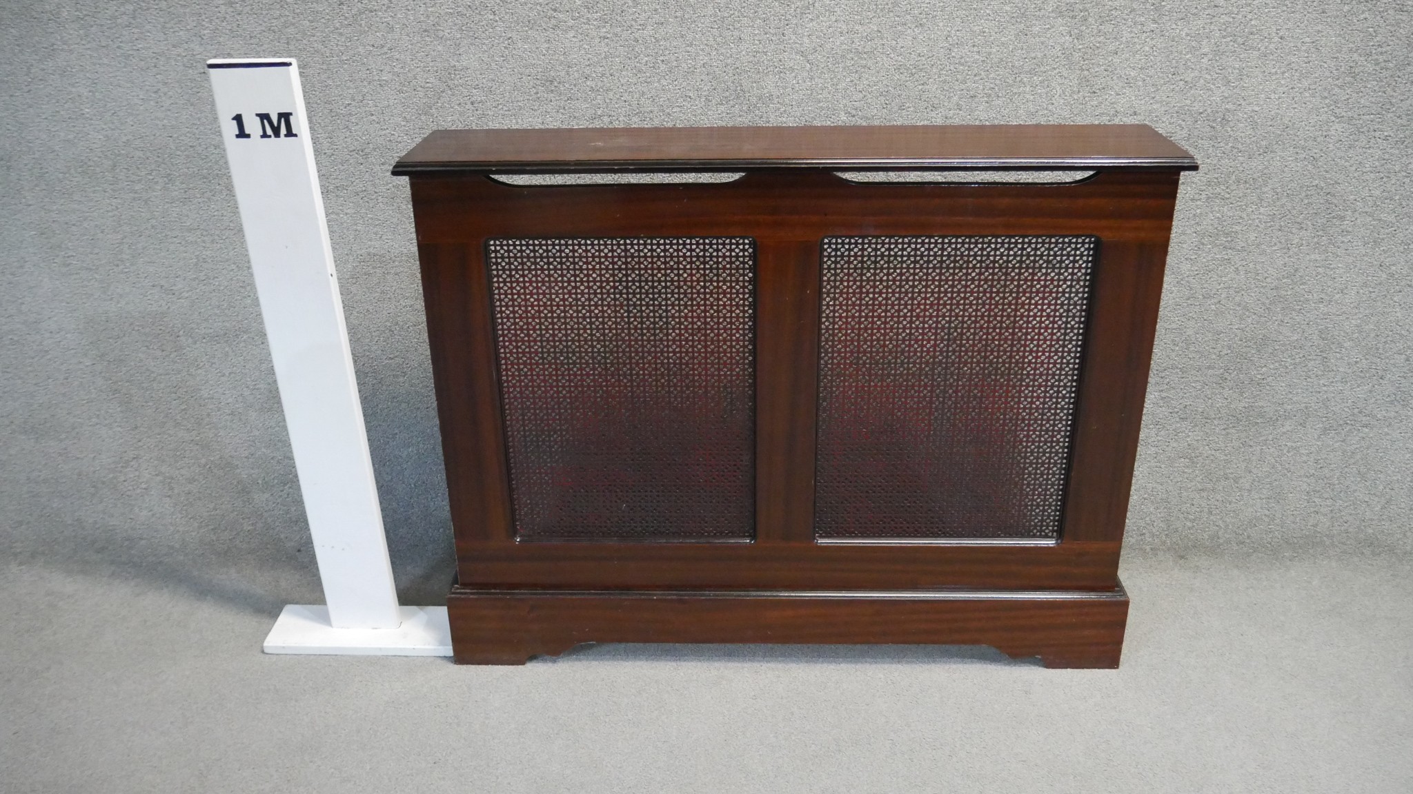 A contemporary stained teak radiator cover. H.87 W.110 D.23 CM - Image 2 of 4