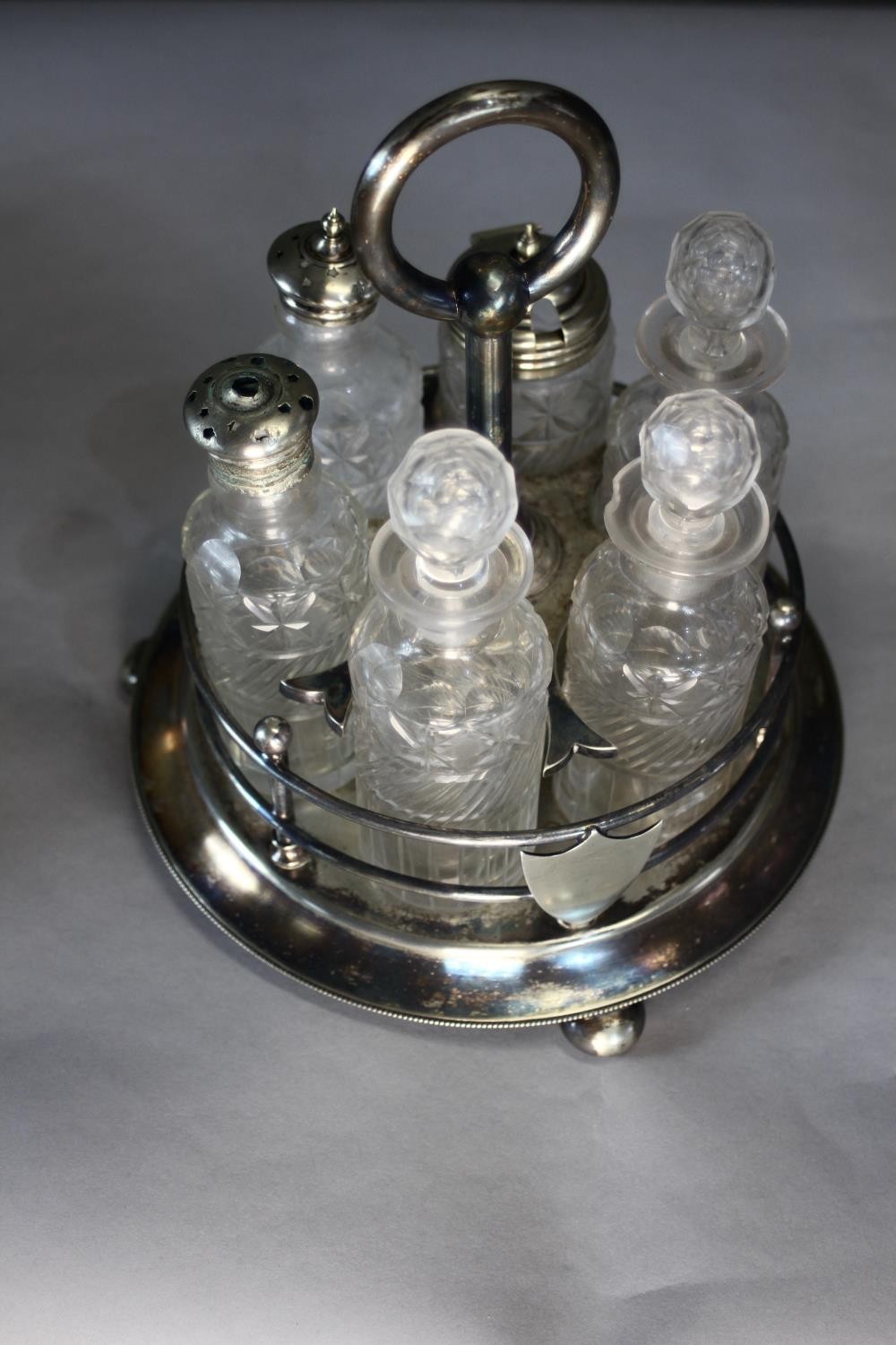 A collection of silver plate. Including a twin handled serving tray, a cut crystal cruet set, a - Image 3 of 5