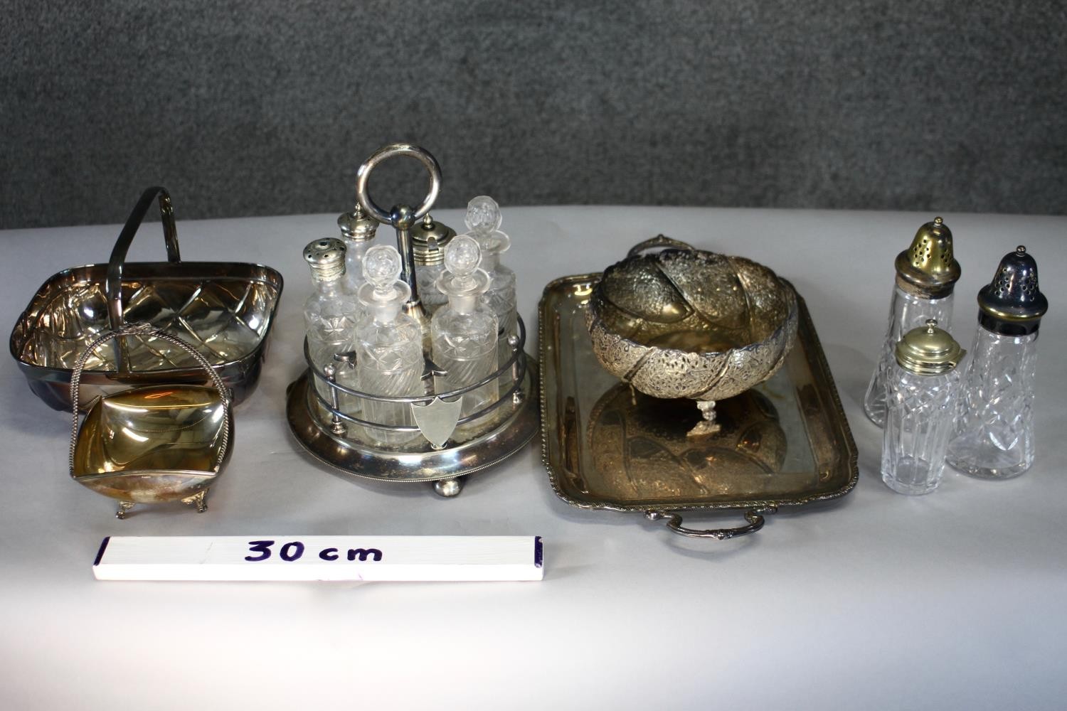 A collection of silver plate. Including a twin handled serving tray, a cut crystal cruet set, a - Image 4 of 5