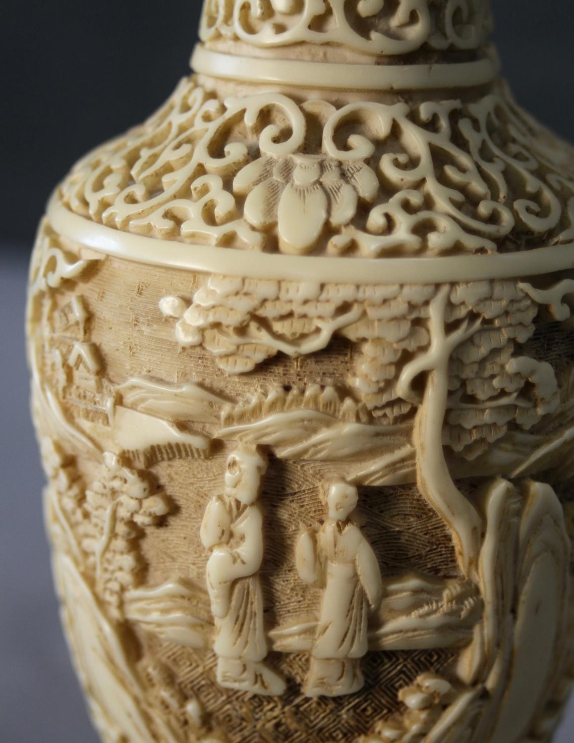 Two Chinese style moulded resin vases with Oriental scenes. H.25 (largest) - Image 4 of 5