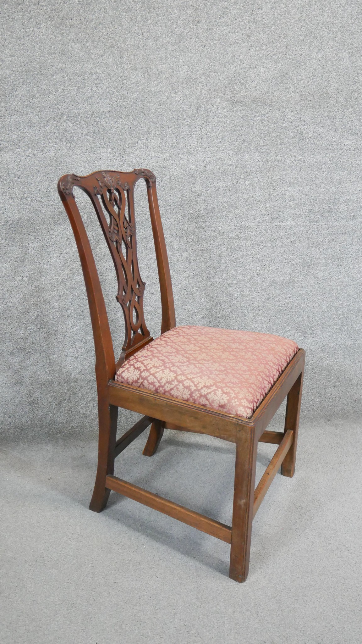A pair of Georgian mahogany dining chairs with drop in seats on square stretchered supports. - Image 8 of 8