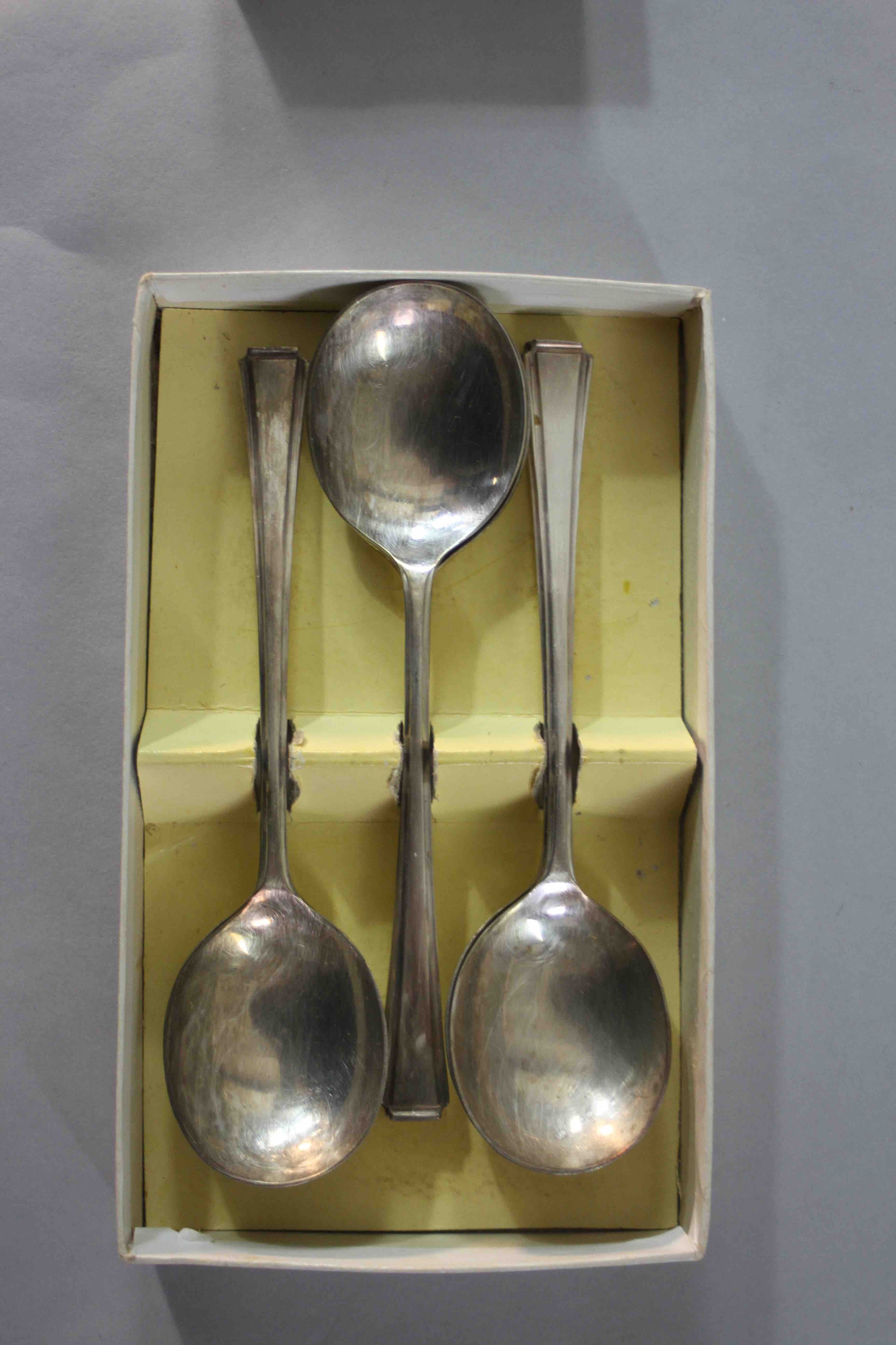 Three boxes of Priestly & Moore silver plated forks and spoons. (18 pieces in total) - Image 6 of 8