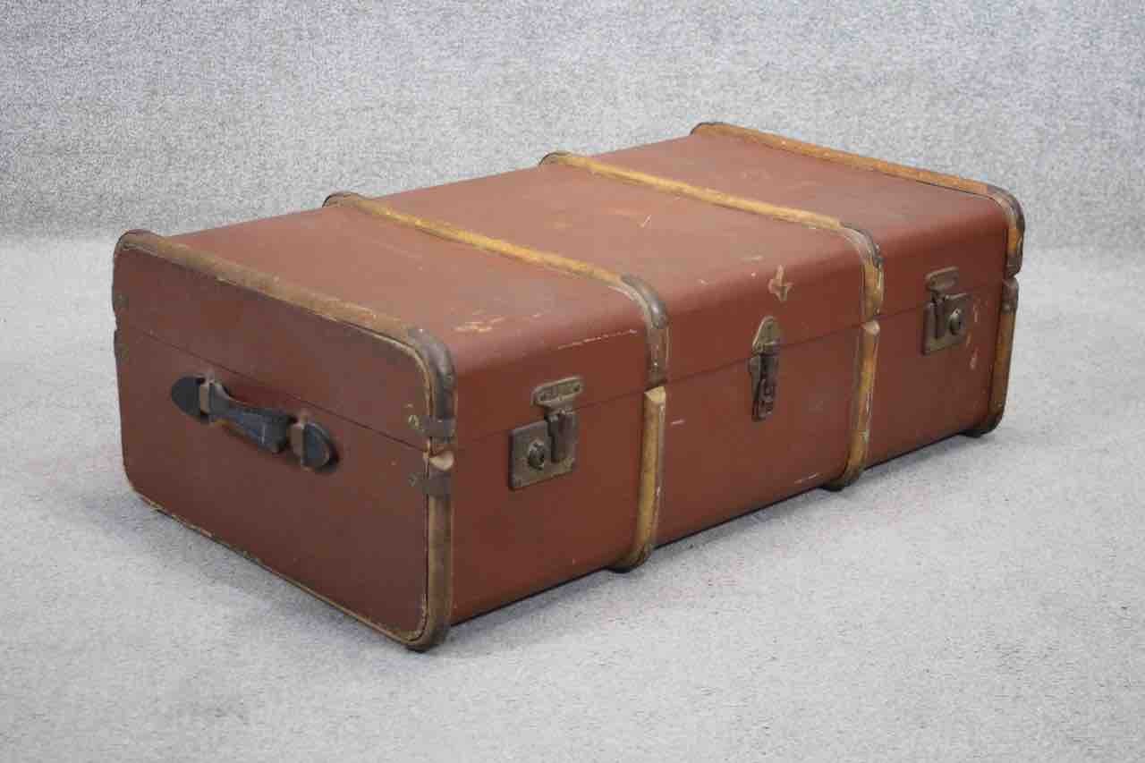 A vintage beech and metal bound travelling trunk. - Image 2 of 4