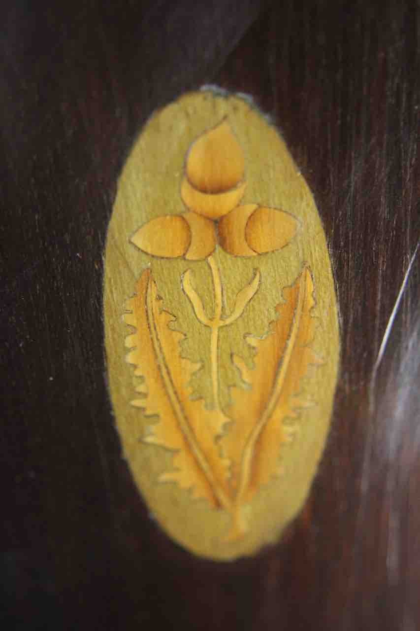 A Georgian mahogany bow fronted hanging corner cabinet with inset inlaid decoration. H.65 x W.56 x - Image 4 of 5