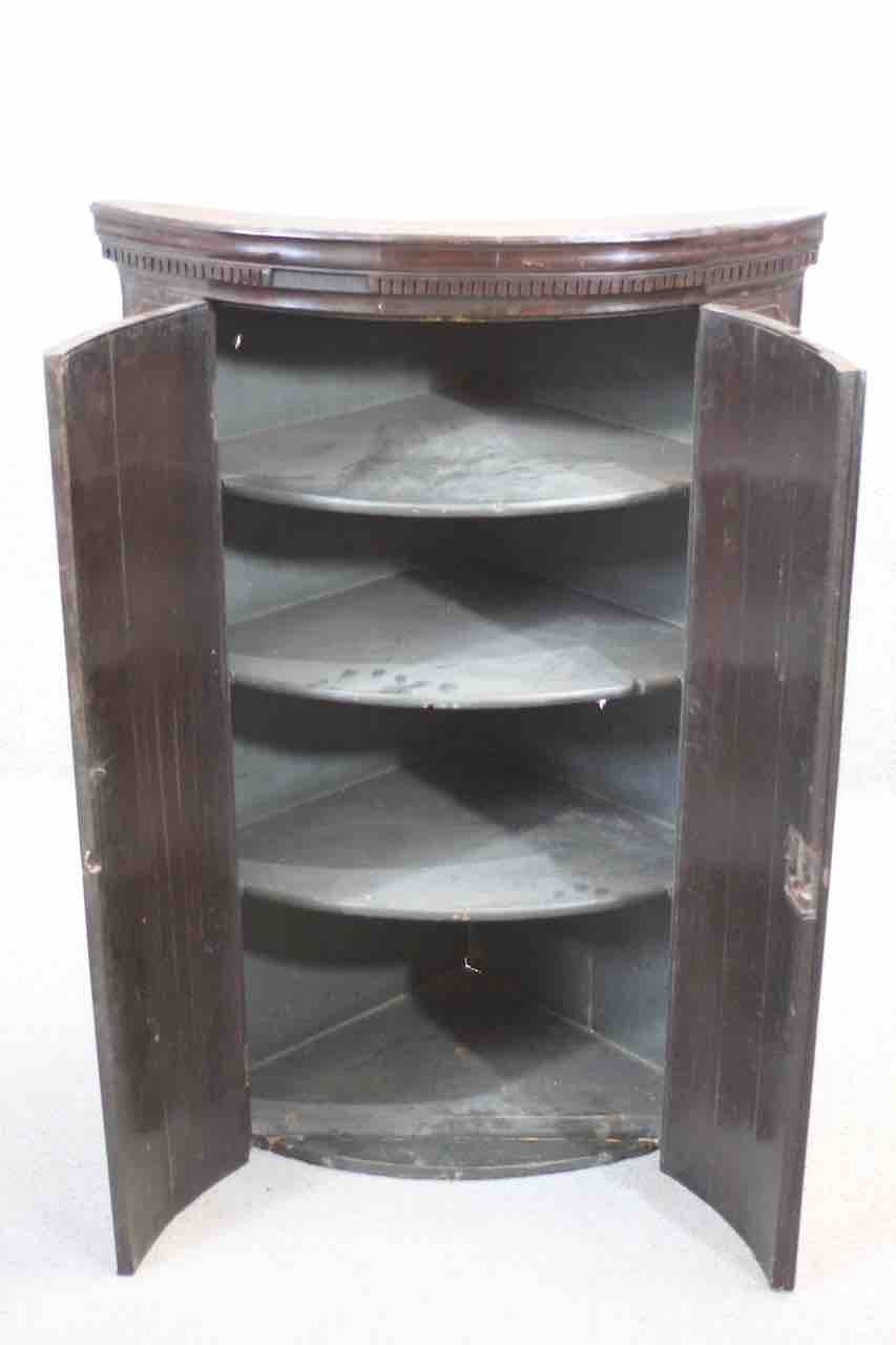 A Georgian mahogany bow fronted hanging corner cabinet with inset inlaid decoration. H.65 x W.56 x - Image 2 of 5