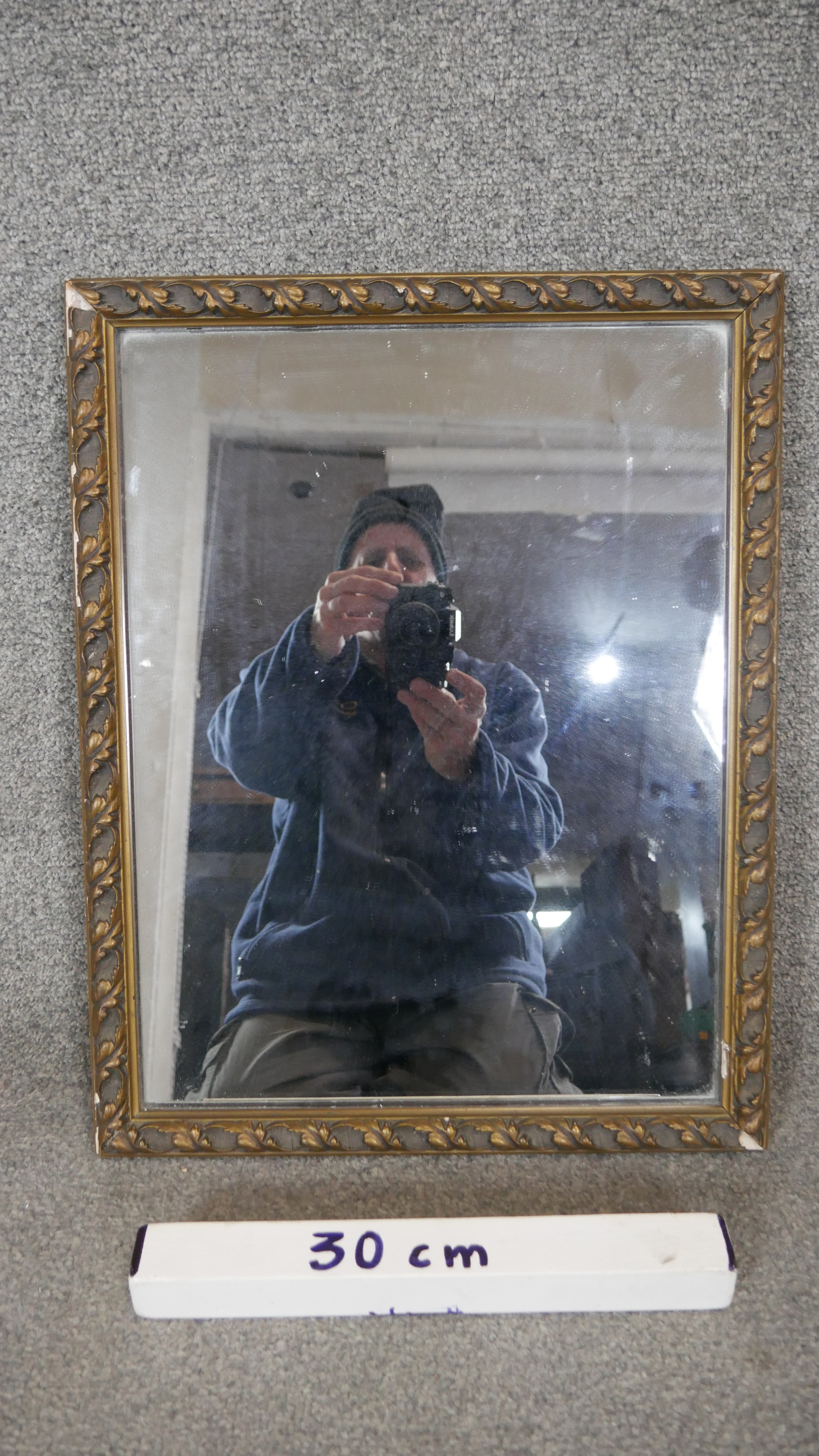A wall mirror in gilt gesso frame. H.50 W.39cm - Image 2 of 3