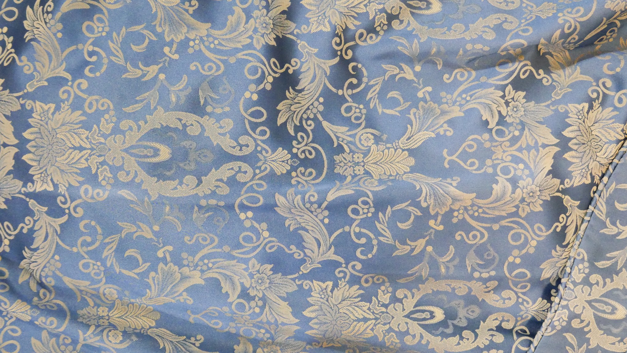 A pair of blue and gold silk mix foliate design curtains with pelmet and tie backs. Silk tassel - Image 2 of 4