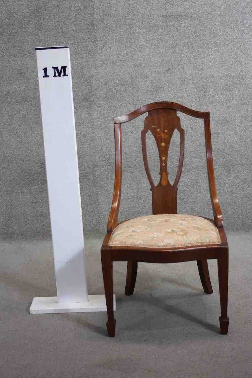 An Edwardian mahogany bedroom chair with scrolling ribbon and foliate inlay on tapering supports - Image 5 of 5