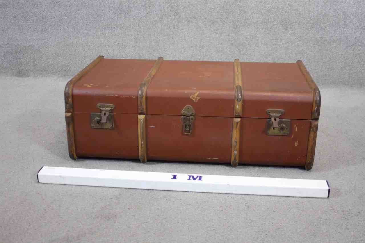 A vintage beech and metal bound travelling trunk. - Image 4 of 4