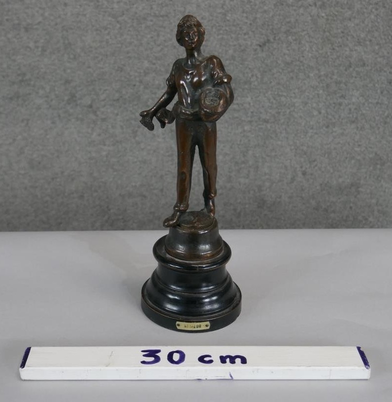 A bronze figure of a farm boy feeding chickens mounted on an ebonised base. Plaque reads Semeur. H. - Image 4 of 4