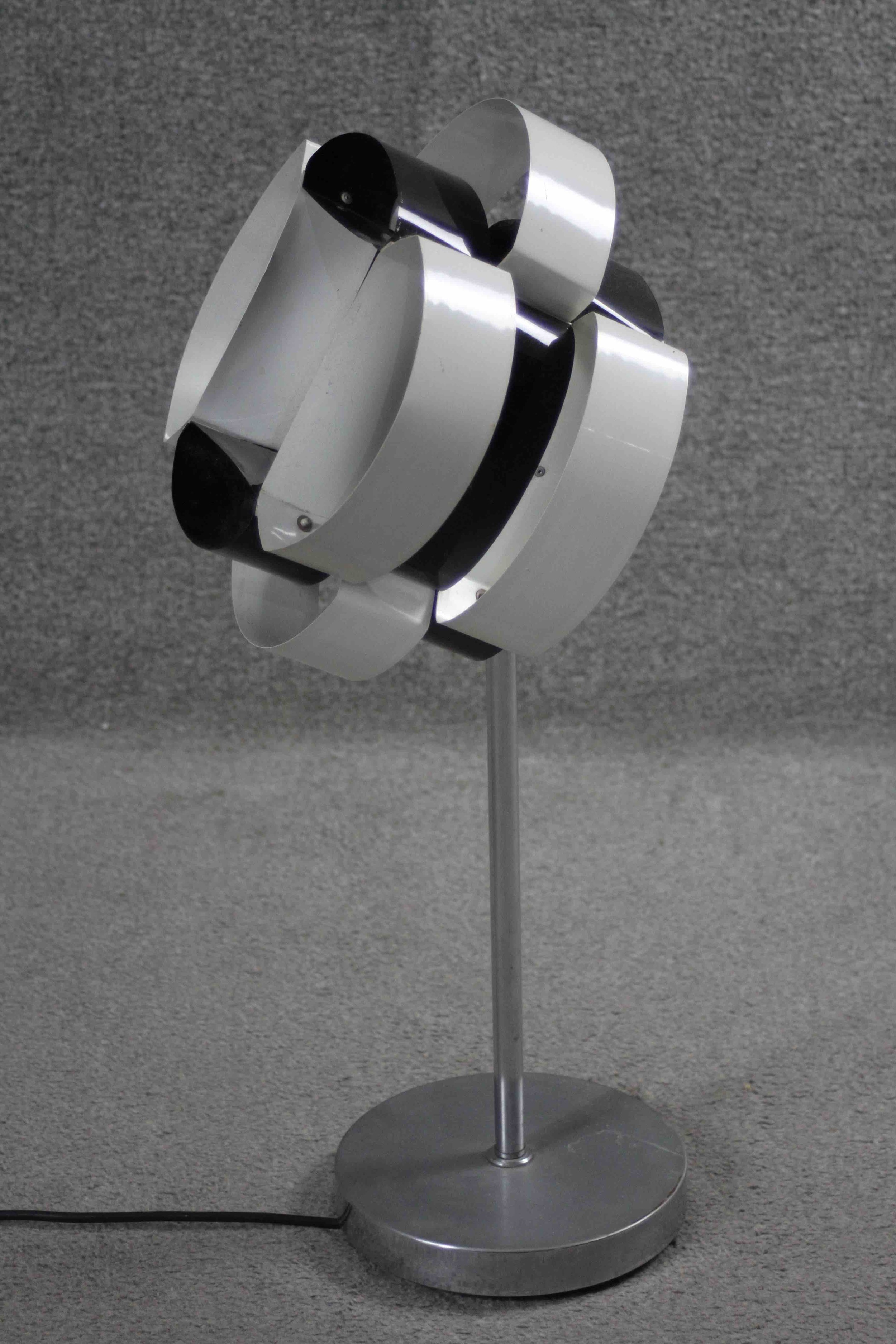 A vintage black and white metal strip abstract design table lamp on brushed chrome stand. H.60 W. - Image 4 of 5