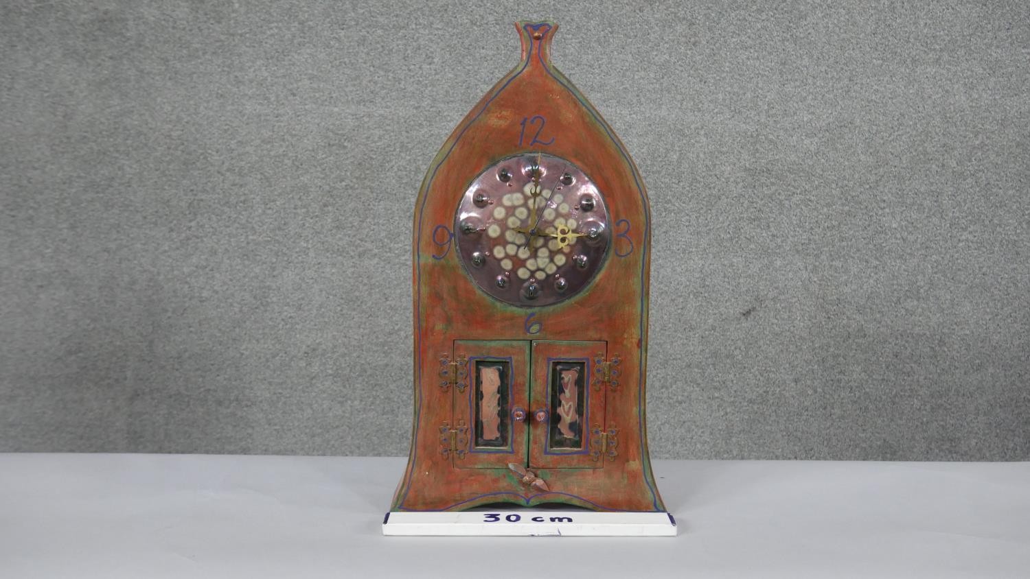 A Diane McCormick pottery clock in the form of a clock tower with double opening doors and battery - Image 7 of 7