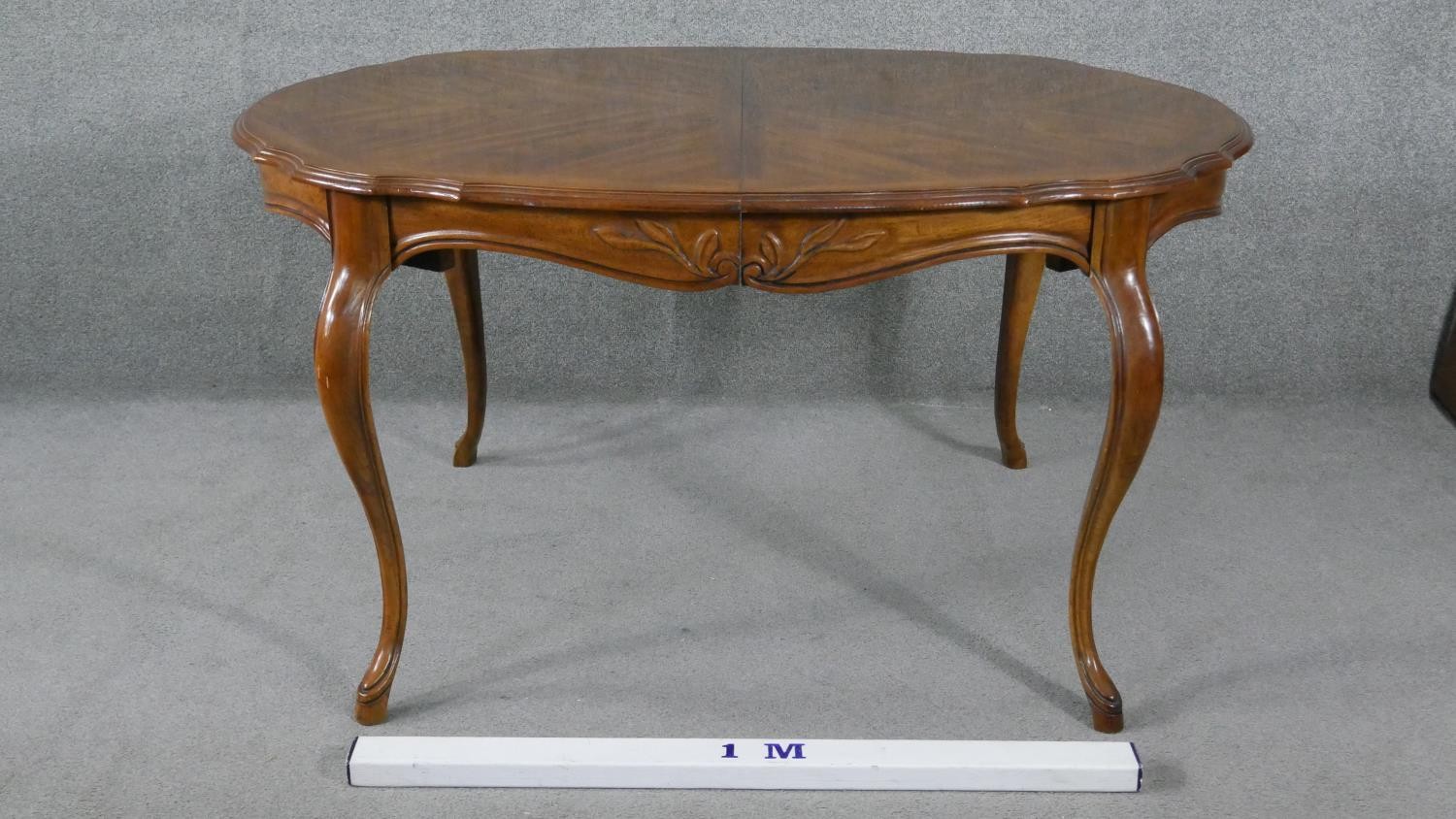 A French Provincial style walnut extending dining table with quarter veneered top and extra leaf - Image 7 of 7