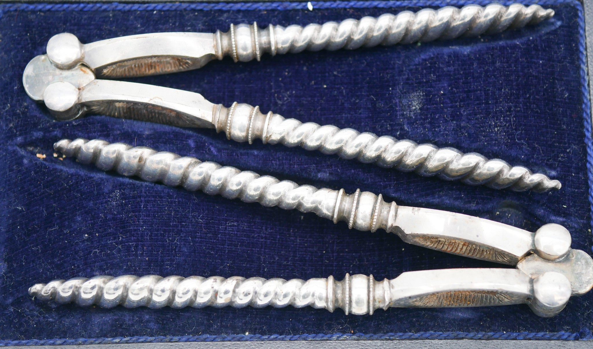 A leather cased set of Mappin and Webb silver plated fruit knives, a leather cased pair of silver - Image 6 of 10