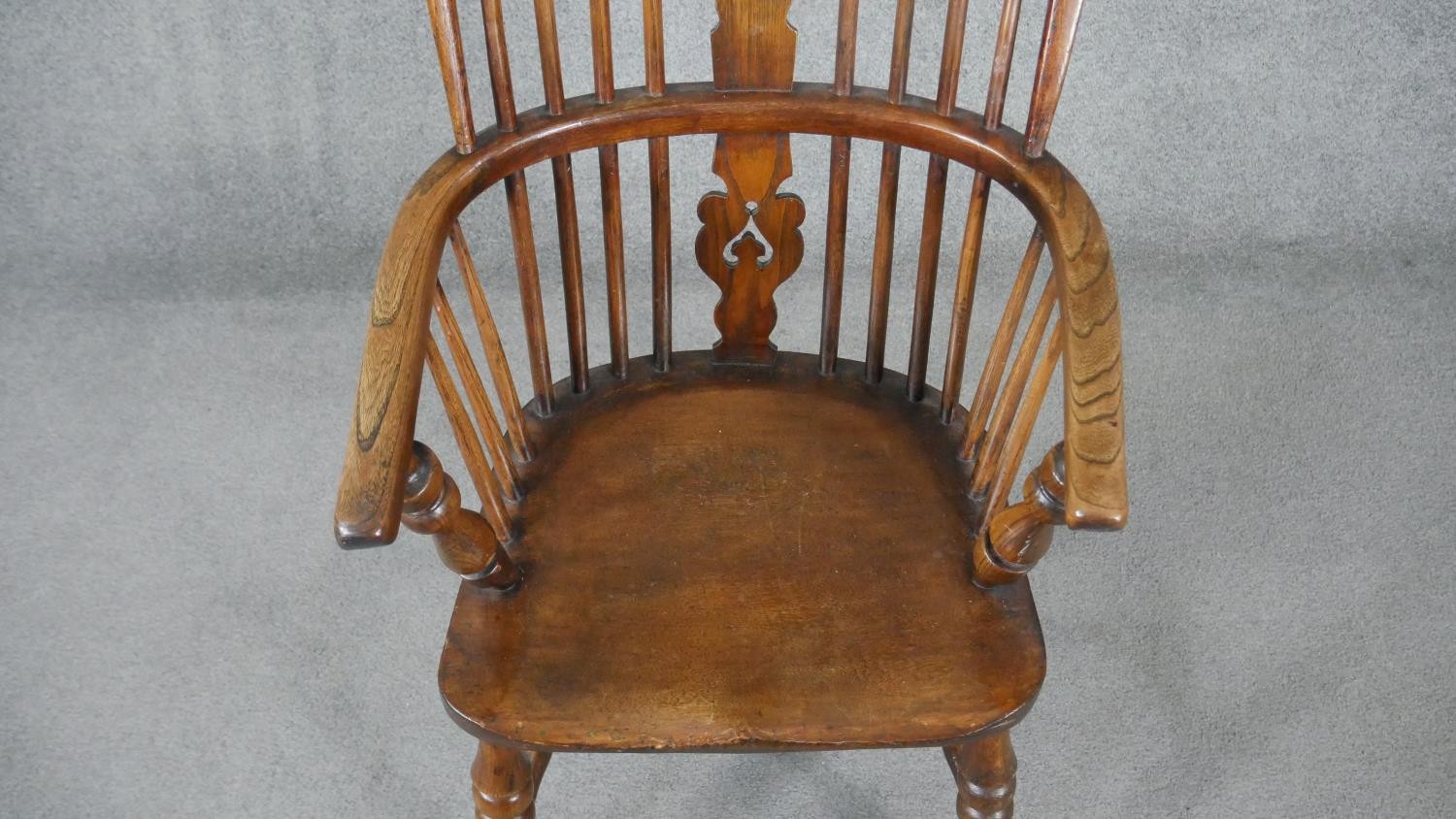 A 19th century elm Windsor armchair with pierced and carved central splat on turned and - Image 5 of 6