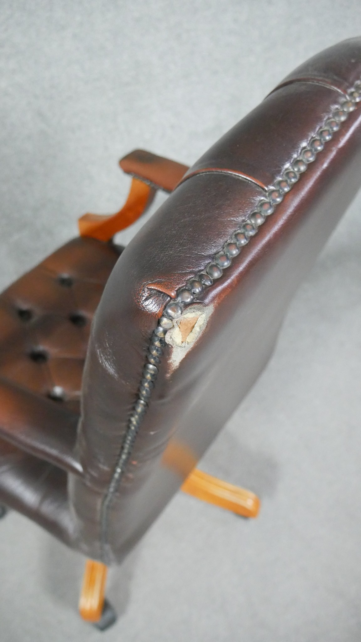A Georgian style office armchair in deep buttoned leather upholstery with tilt and swivel action. - Image 5 of 7
