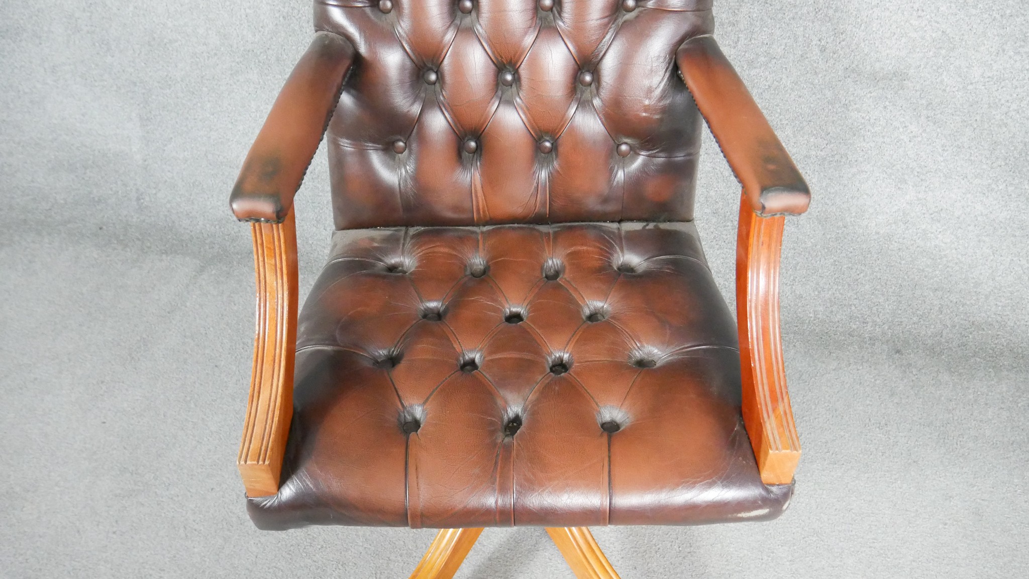 A Georgian style office armchair in deep buttoned leather upholstery with tilt and swivel action. - Image 7 of 7