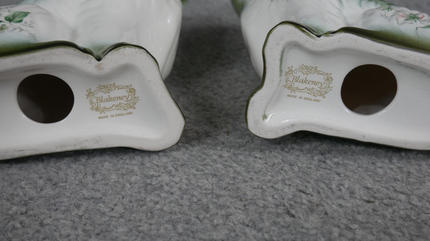 Two pairs of Staffordshire style ceramic spaniels. One pair with Blakeney stamp to bases. H.21 W. - Image 3 of 6