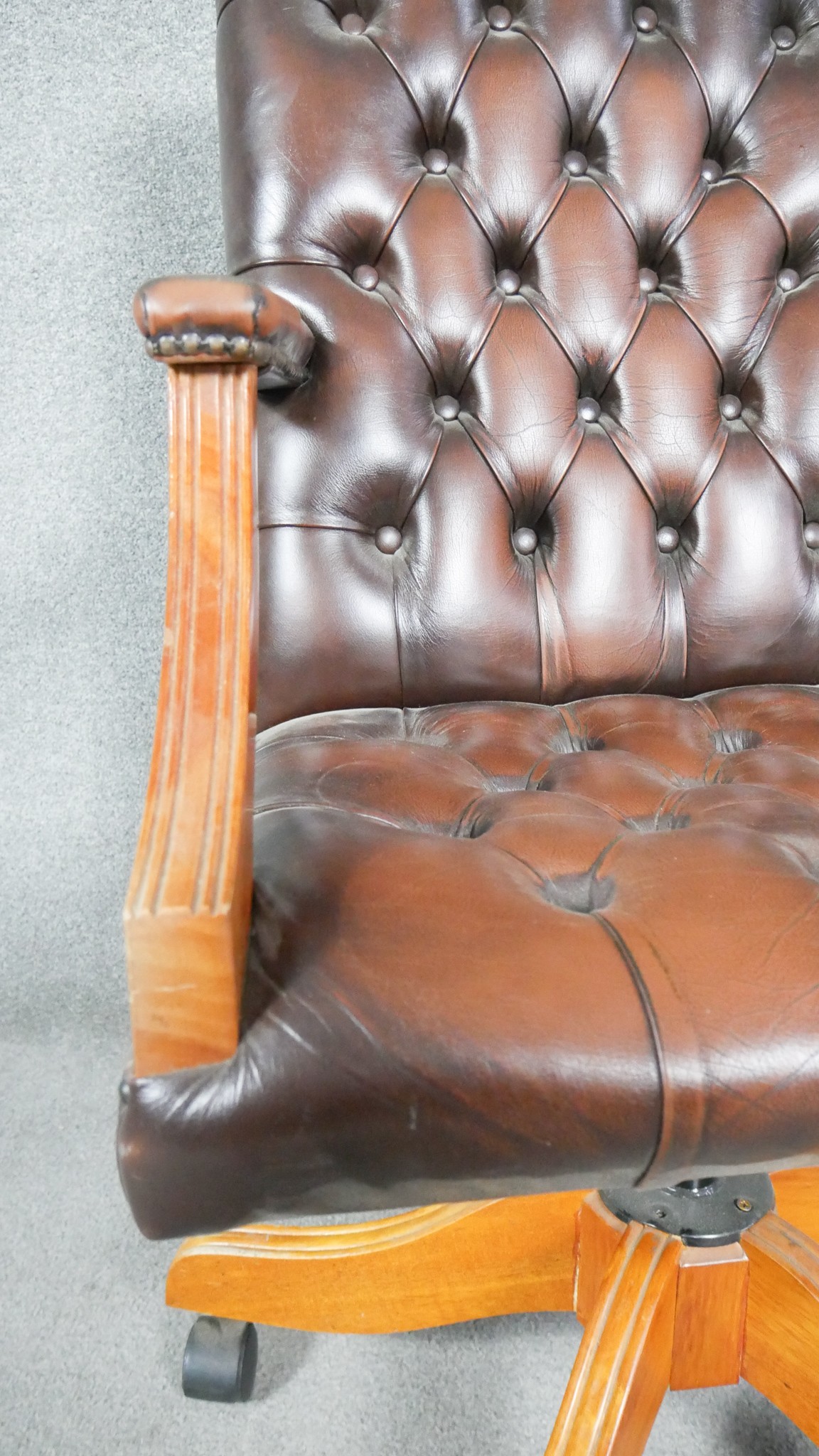 A Georgian style office armchair in deep buttoned leather upholstery with tilt and swivel action. - Image 6 of 7