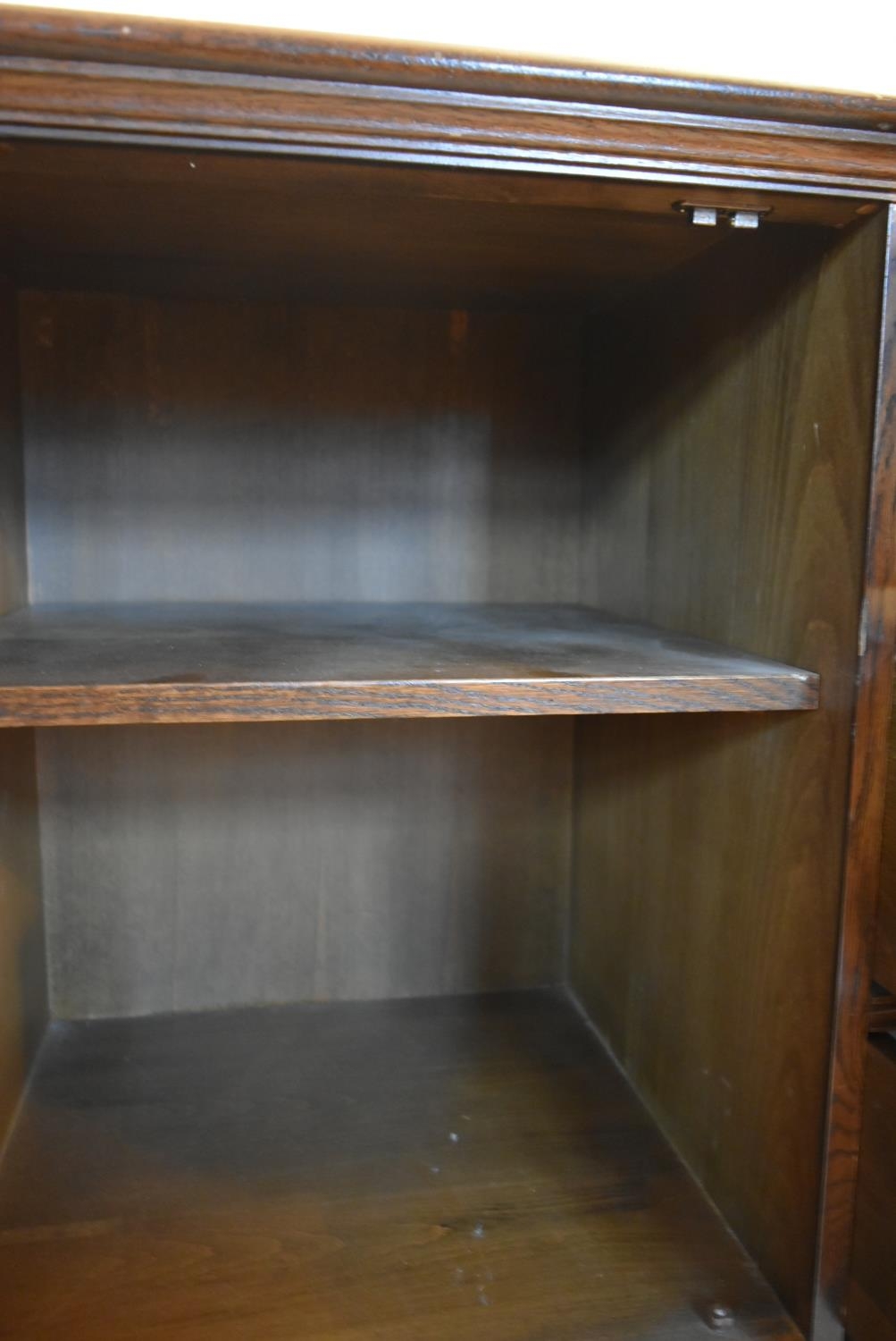 A mid century country antique style oak sideboard with a central bank of drawers flanked by linen - Image 6 of 11