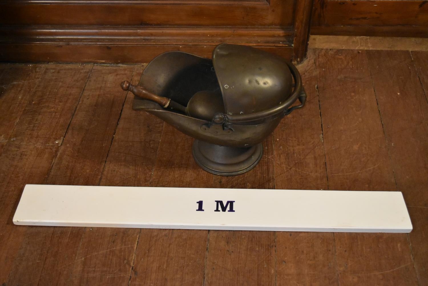 A Victorian helmet shaped brass coal scuttle with shovel. H.40 W.47cm (2) - Image 6 of 6