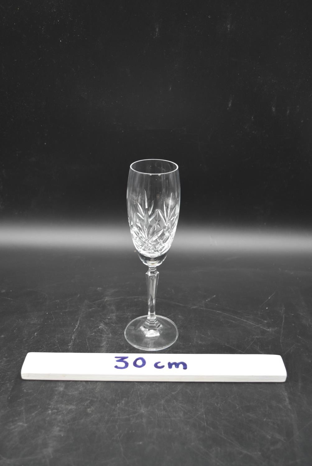 A set of six 20th century cut crystal champagne flutes. H.23 Dia.6cm - Image 4 of 4