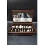 A 20th century cased 6 person Sheffield silver plated canteen set. Maker's marks to blades. H.11 W.