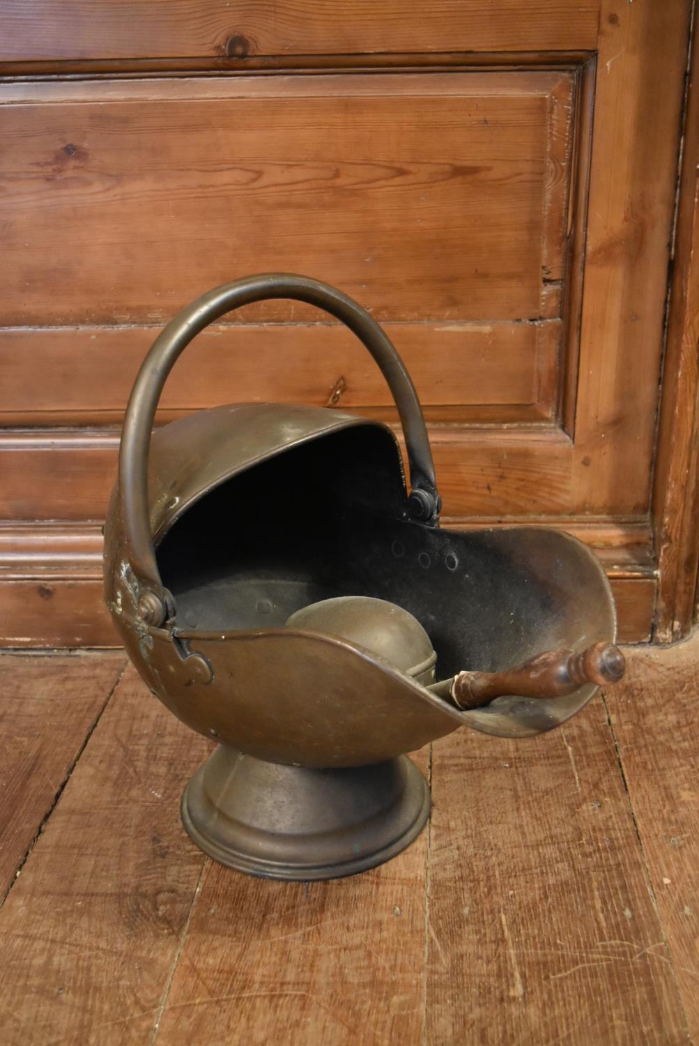 A Victorian helmet shaped brass coal scuttle with shovel. H.40 W.47cm (2) - Image 3 of 6