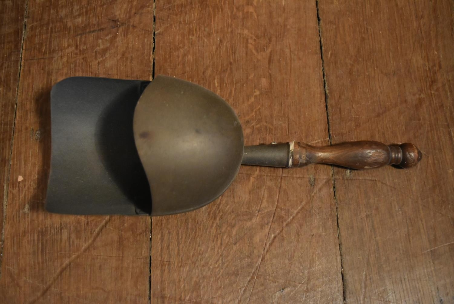 A Victorian helmet shaped brass coal scuttle with shovel. H.40 W.47cm (2) - Image 5 of 6