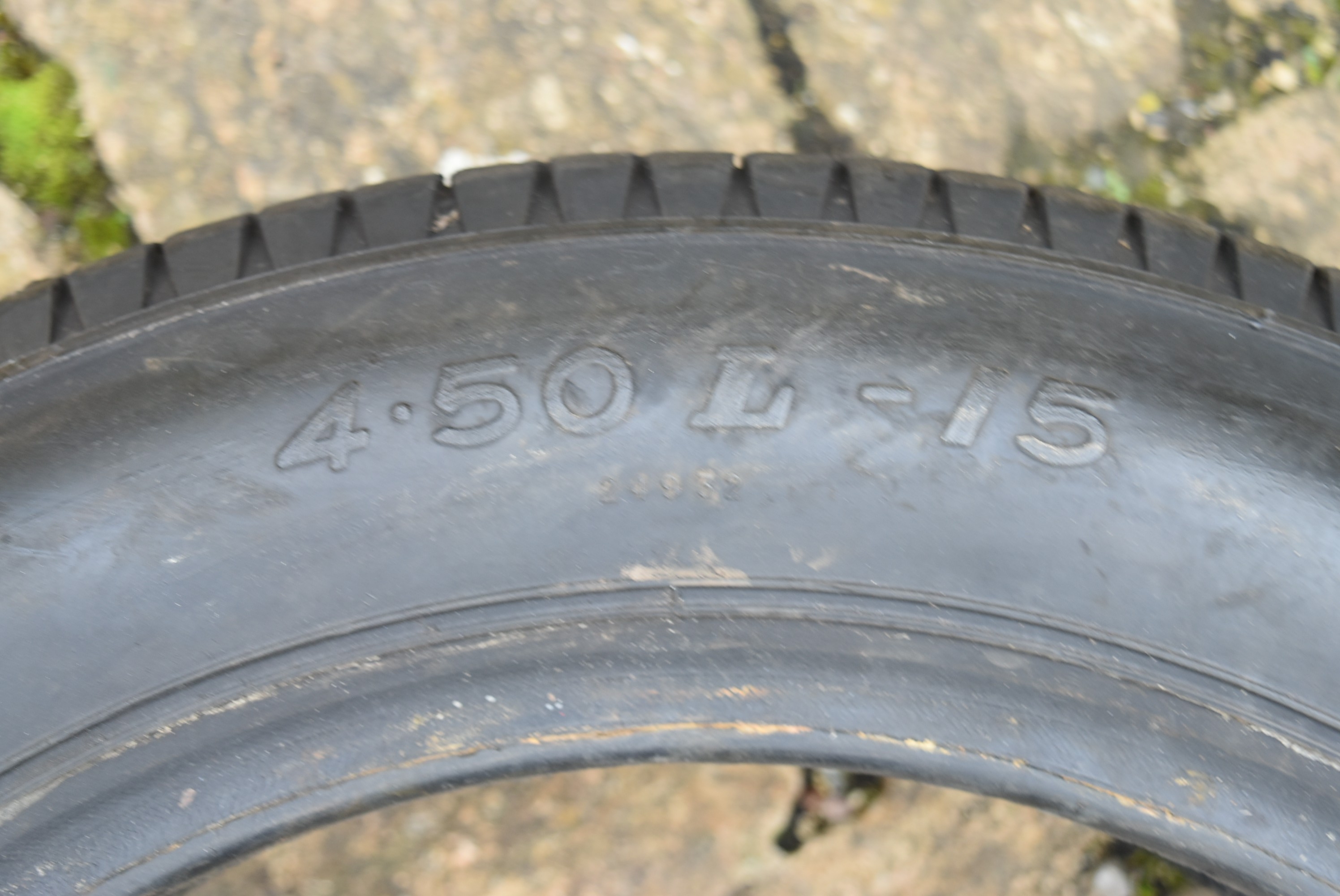 A set of six Dunlop racing tyres size 4.50 L - 15 CR45 - Image 5 of 7