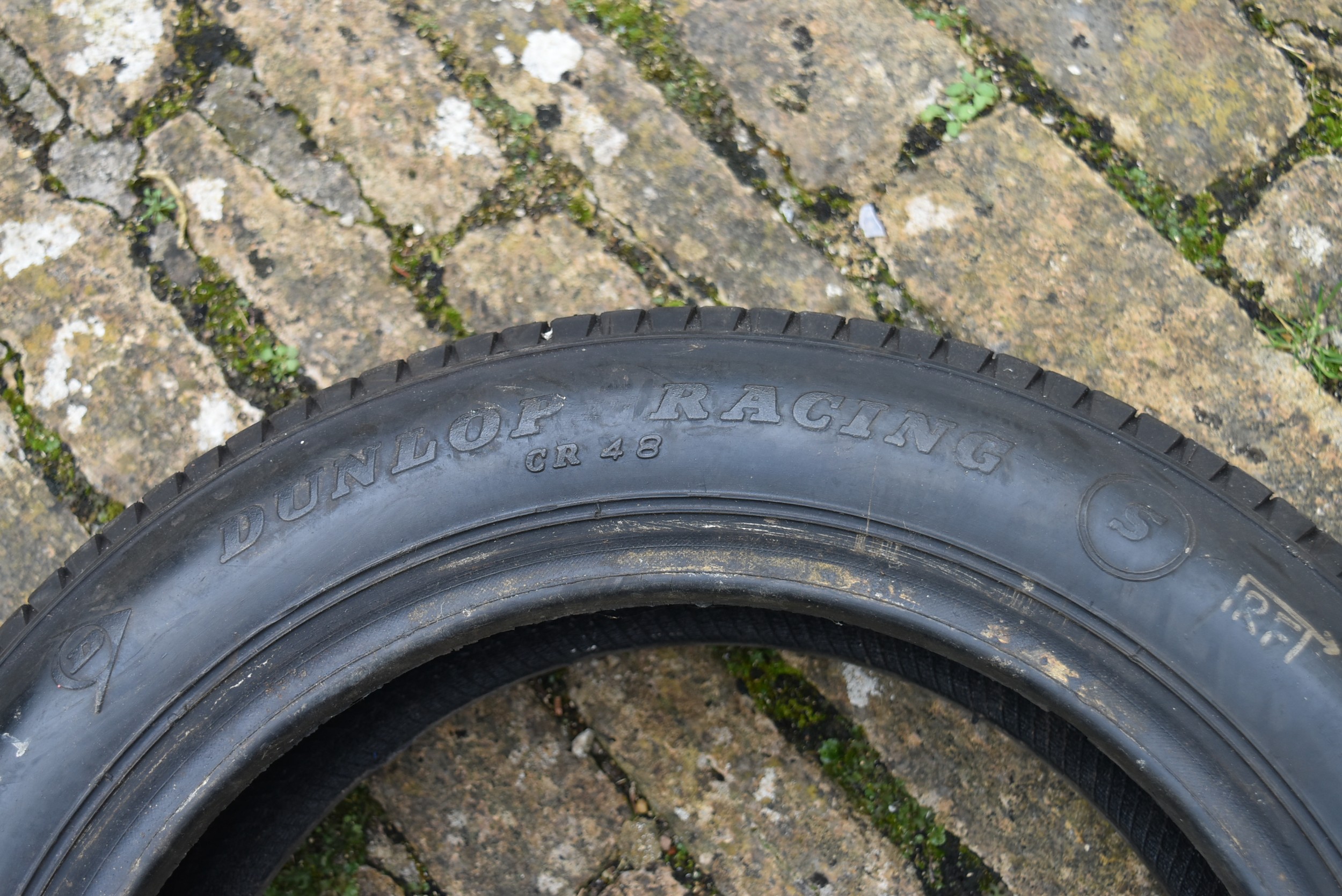 A set of six Dunlop racing tyres size 4.50 L - 15 CR45 - Image 3 of 7