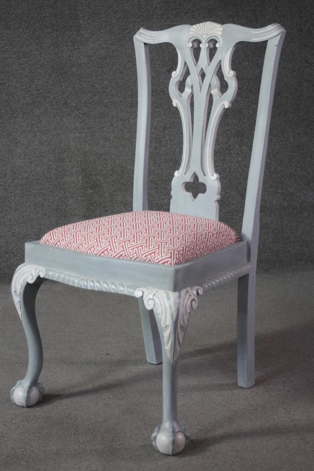 A set of six painted Chippendale style dining chairs with carved and pierced splat backs above - Image 4 of 4