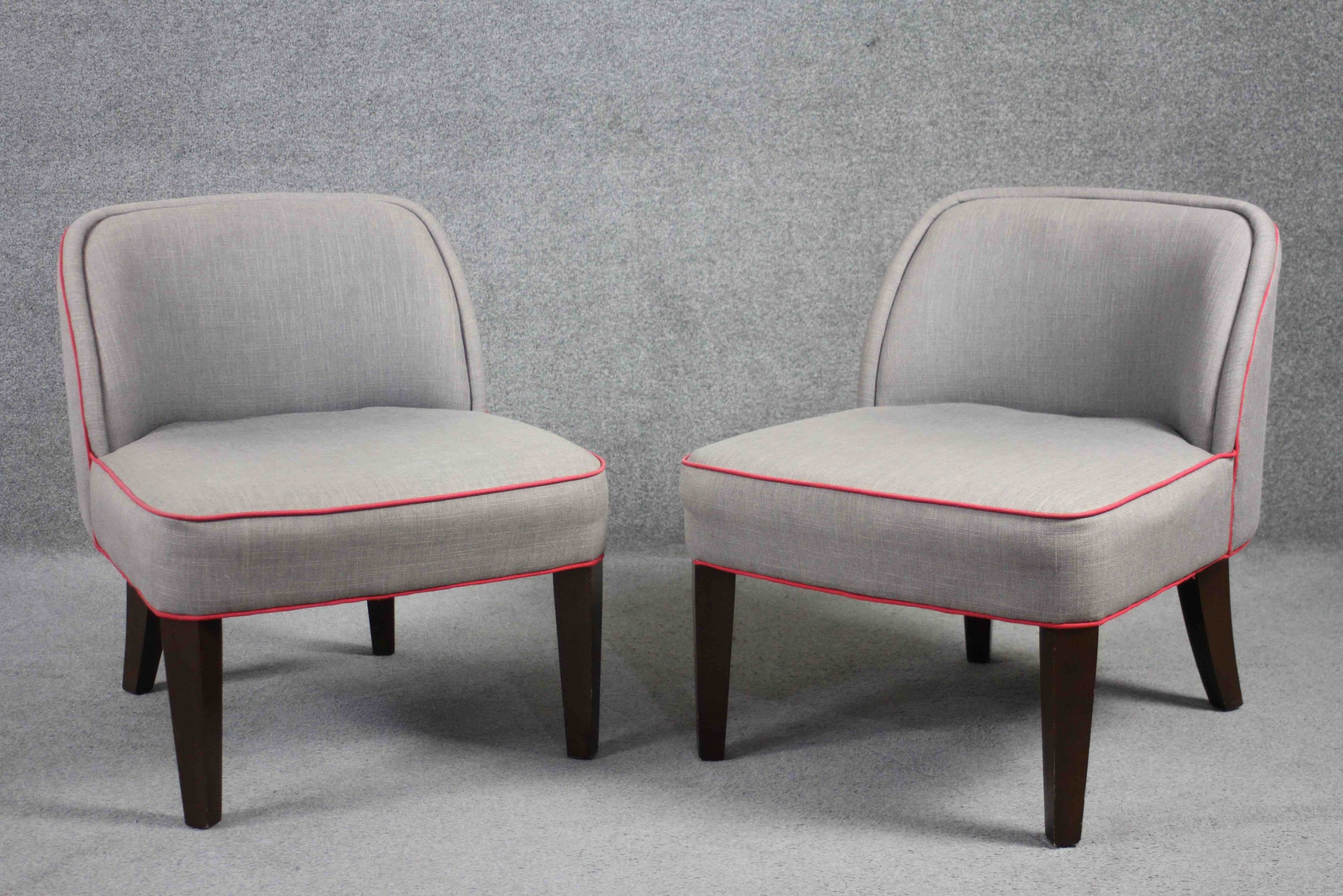 A pair of contemporary vintage style tub chairs in piped calico upholstery on tapering ebonised - Image 2 of 4