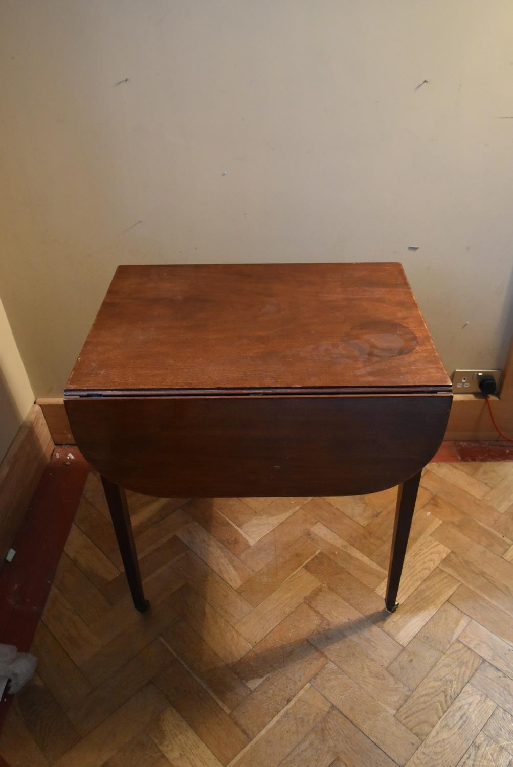 An early 19th century mahogany drop flap Pembroke table on square tapering supports terminating in - Image 2 of 7