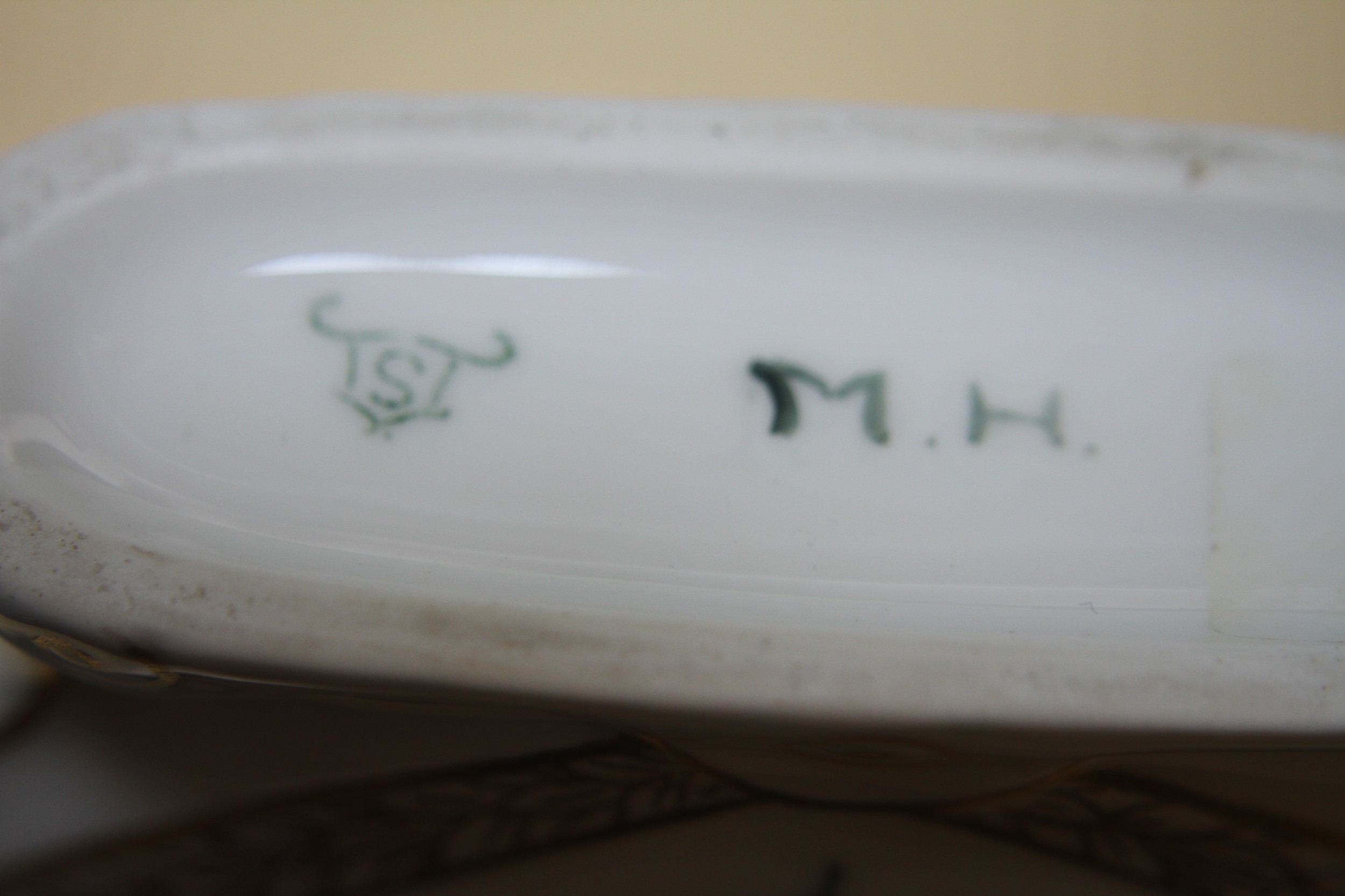 A collection of four pieces of porcelain. Including a gilded floral design flower vase, a Royal - Image 7 of 9